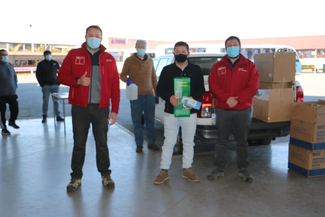 Gobierno entregó kits de sanitización a líneas de taxis colectivos de Colchagua 2