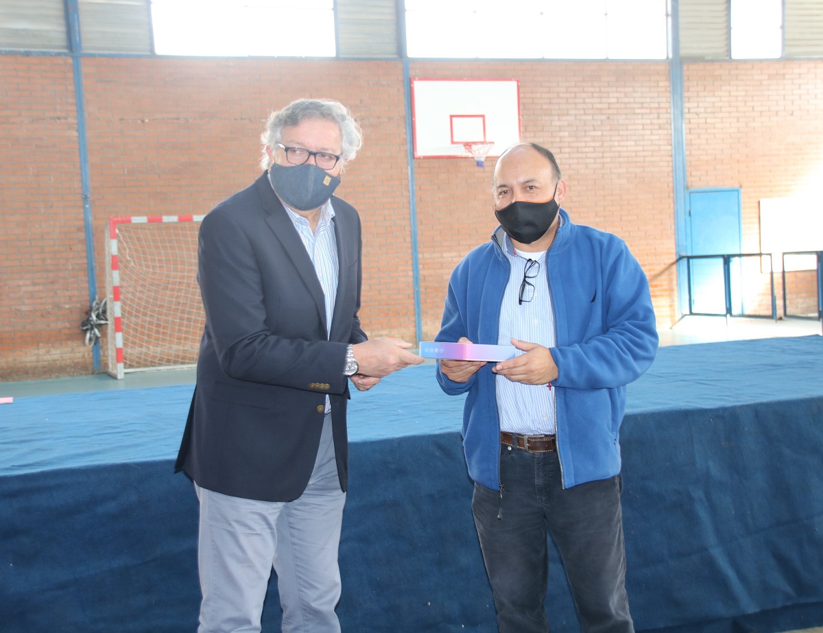 PROYECTO CONECTIVIDAD PERMITIRÁ QUE 7.270 ALUMNOS INGRESEN A SUS CLASES VIRTUALES CON NUEVA TABLET Y ACCESO GRATUITO A INTERNET 1