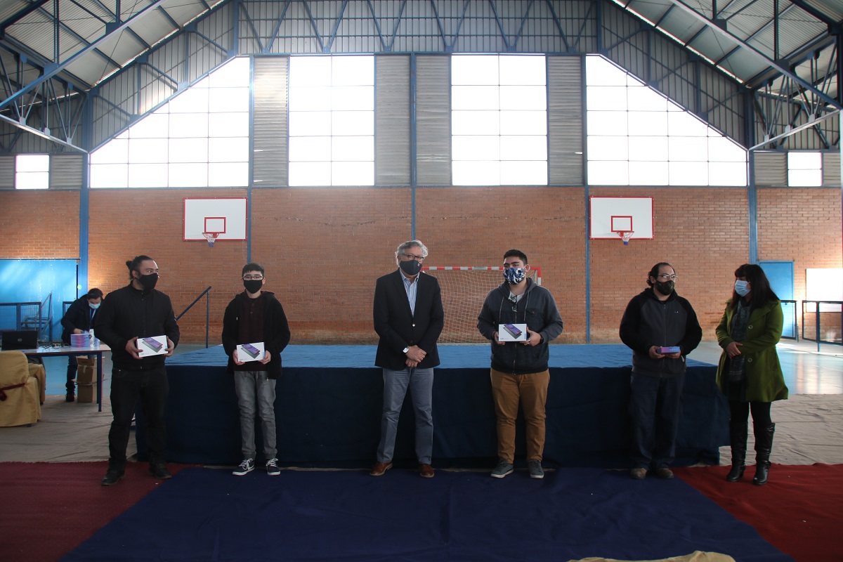 PROYECTO CONECTIVIDAD PERMITIRÁ QUE 7.270 ALUMNOS INGRESEN A SUS CLASES VIRTUALES CON NUEVA TABLET Y ACCESO GRATUITO A INTERNET 2