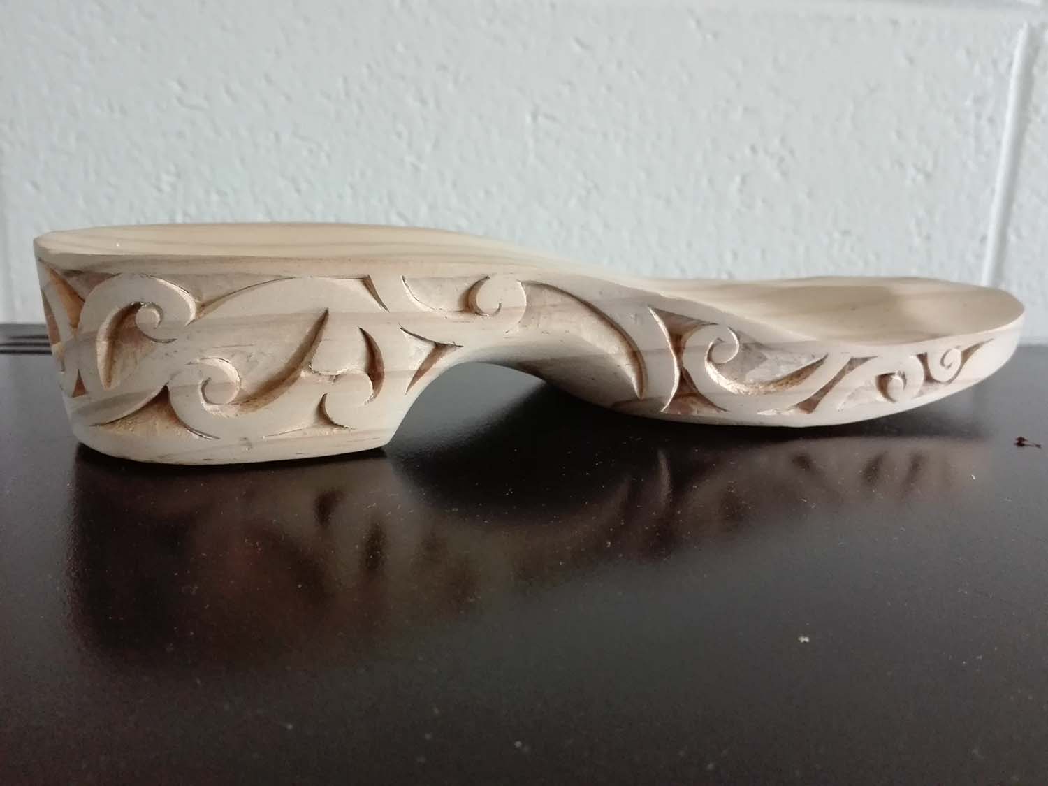 Chilena crea zapatos ecológicos con base de madera que une culturas mundiales 3
