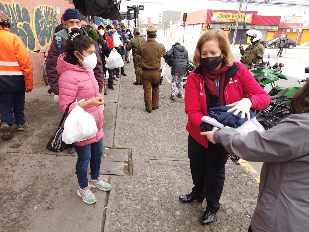 Entregan abrigos y kit de alimentos e higiene a personas en situación de calle de Rancagua 3