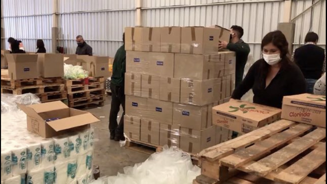 Banco de Chile entrega 2 mil cajas de alimentos a familias en situación de vulnerabilidad 2