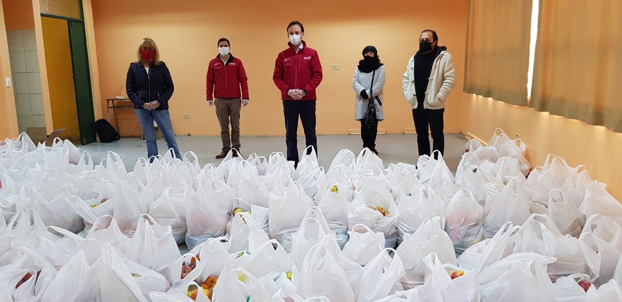 Mineduc comienza distribución de más de 98.524 canastas de alimentos a estudiantes de la región 1