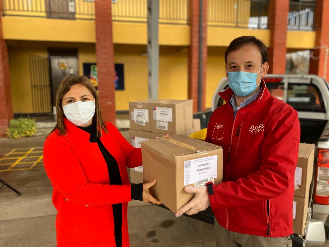 Mineduc comienza segunda entrega de cuadernillos de ejercicios para apoyar aprendizaje de estudiantes de la región