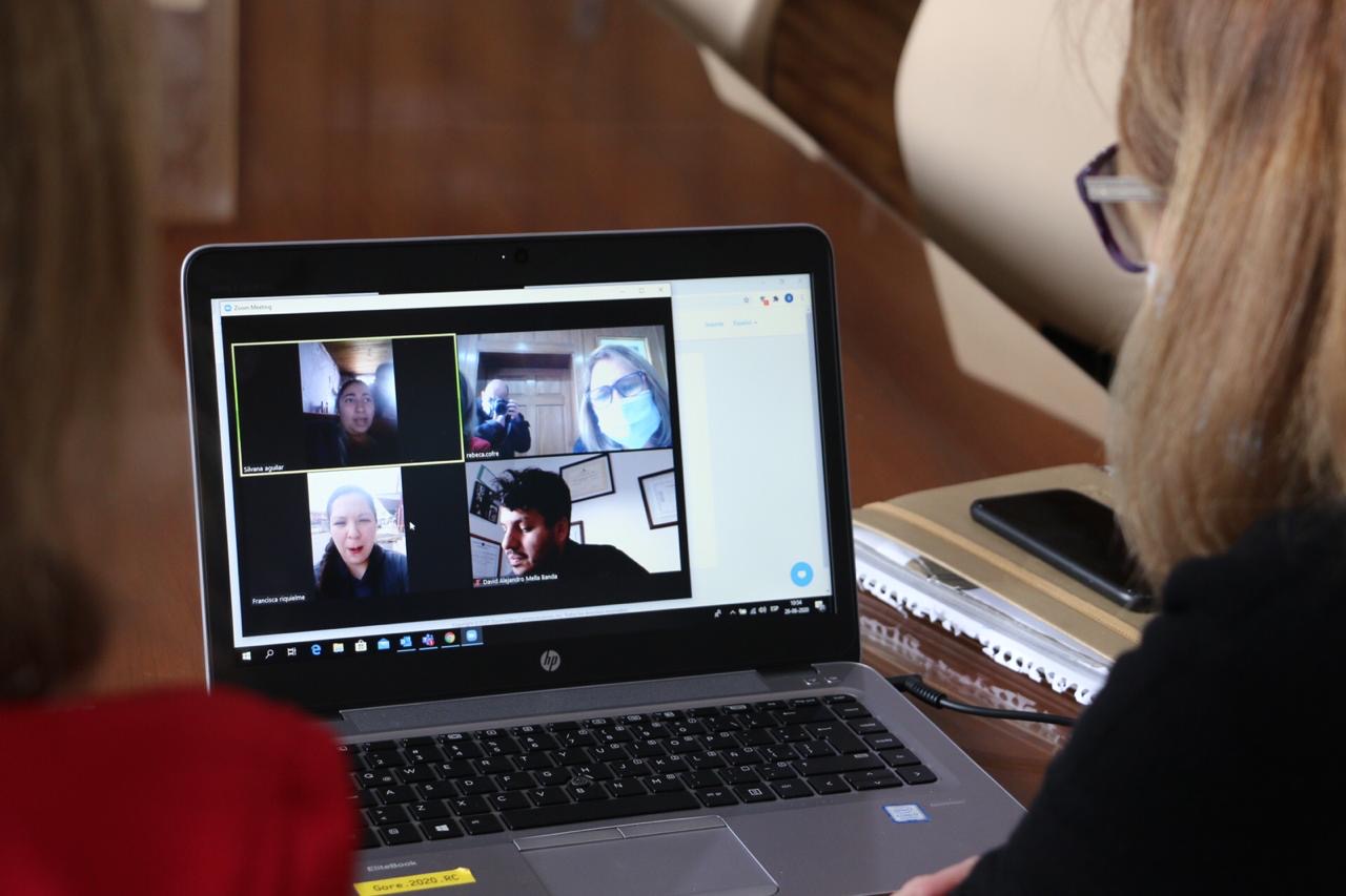 Intendenta Cofré y Seremi de Desarrollo Social y Familia se reúnen con beneficiarias del Ingreso Familiar de Emergencia 1