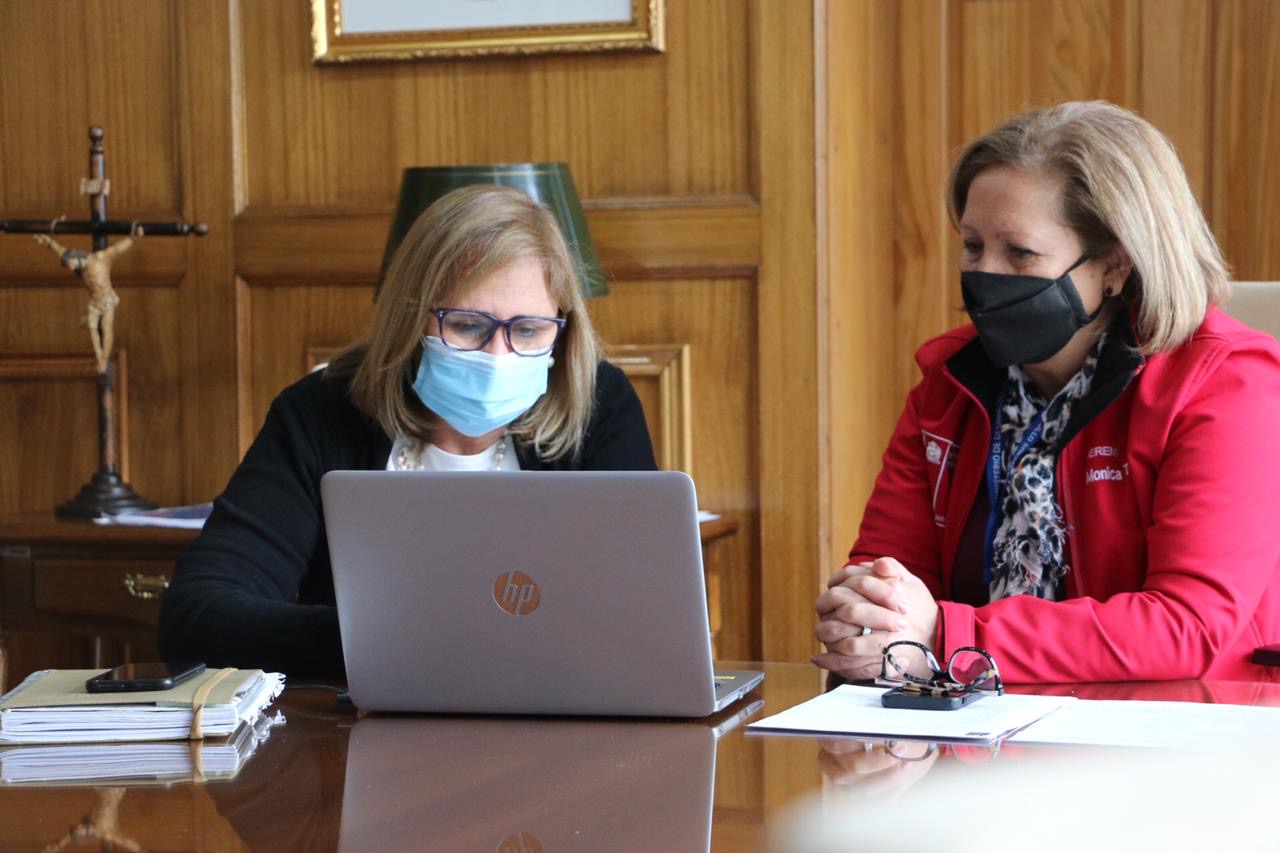 Intendenta Cofré y Seremi de Desarrollo Social y Familia se reúnen con beneficiarias del Ingreso Familiar de Emergencia 3