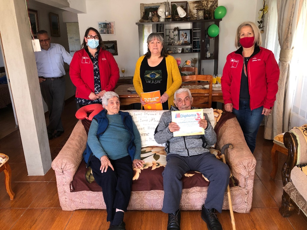 AUTORIDADES DEL GOBIERNO DE CHILE RECONOCEN A ADULTOS MAYORES DE PICHIDEGUA POR SU ENVEJECIMIENTO POSITIVO 2