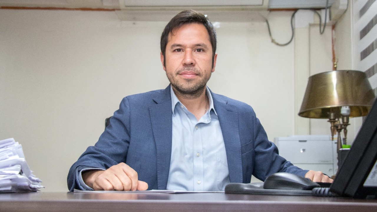 TARJETA BANCO DE MATERIALES MINVU LLAMA A POSTULAR A BENEFICIO QUE PERMITE REPARAR TECHUMBRES Y CANALETAS EN VIVIENDAS
