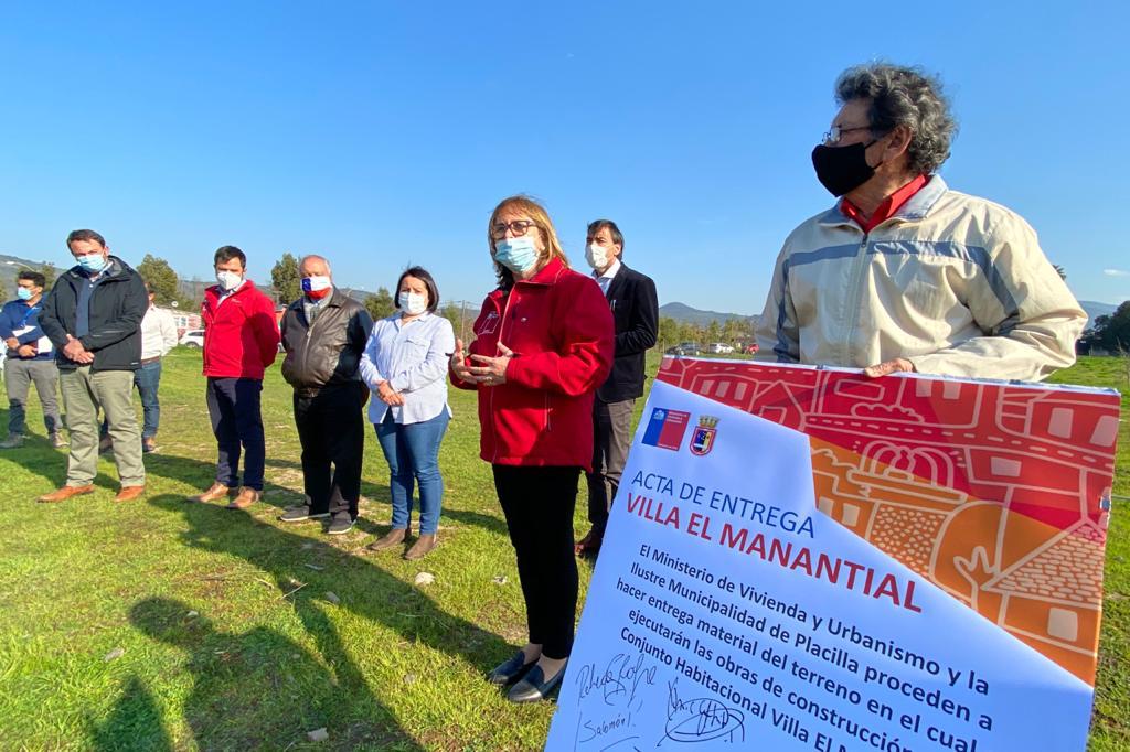 ENTREGAN TERRENO DONDE SE CONSTRUIRÁ EL HOGAR DE LAS FAMILIAS DEL CAMPAMENTO MANANTIALES DE PLACILLA 2