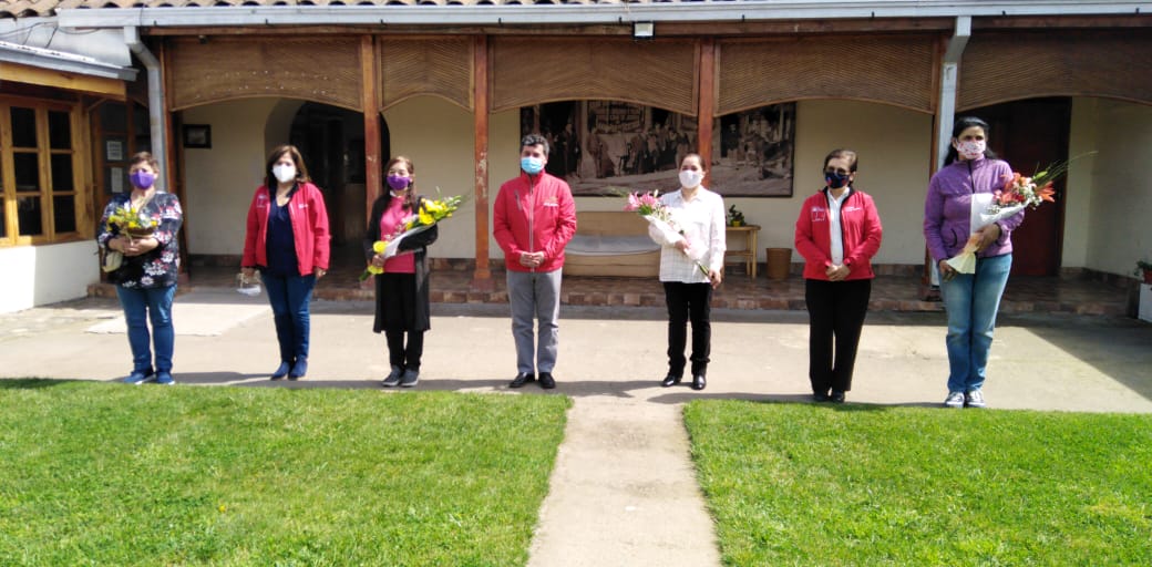 Seremis de Cultura y de la Mujer reconocen a artesanas de Chimbarongo