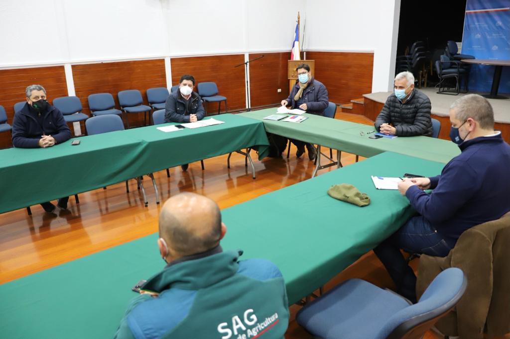 GOBERNADOR REGIONAL Y SERVICIOS DEL AGRO ACUERDAN TRABAJO CONJUNTO PARA ENFRENTAR PROBLEMAS DE LA AGRICULTURA EN OHIGGINS