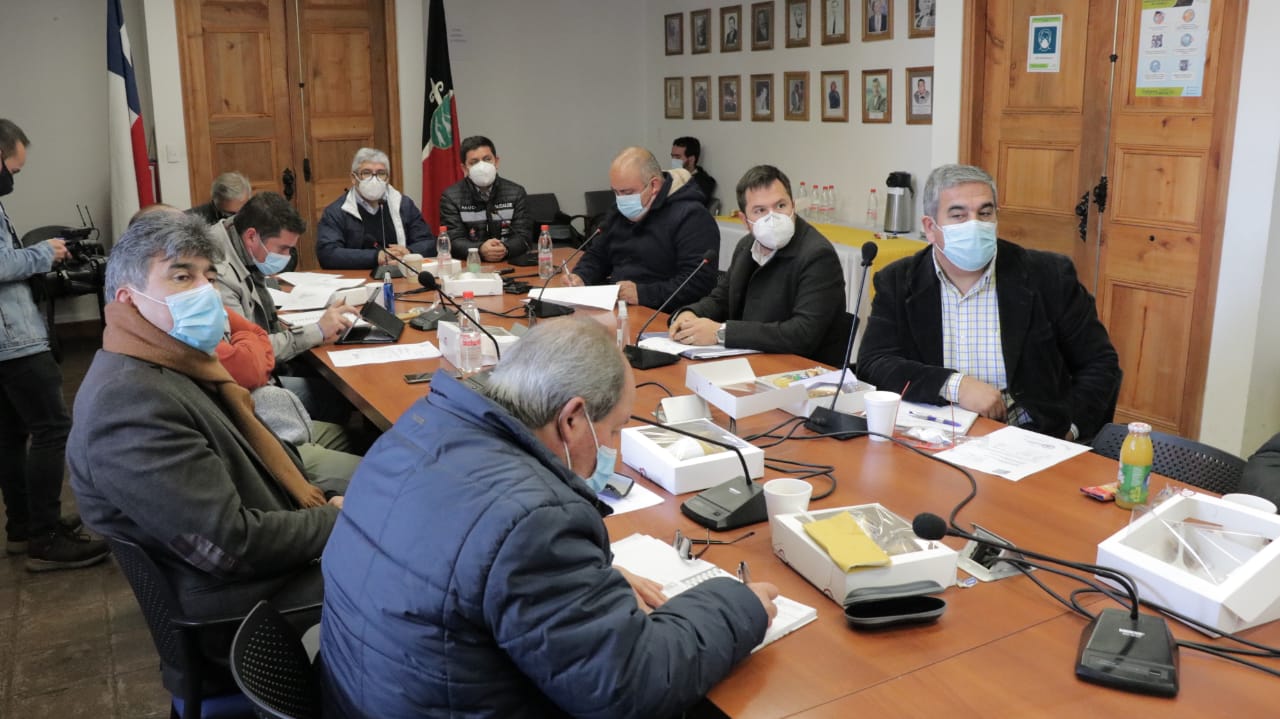 COMISIÓN DE INFRAESTRUCTURA DEL CORE DA PUNTAPIÉ INICIAL AL MEJORAMIENTO DEL PARQUE COLCHAGUA EN SANTA CRUZ 4