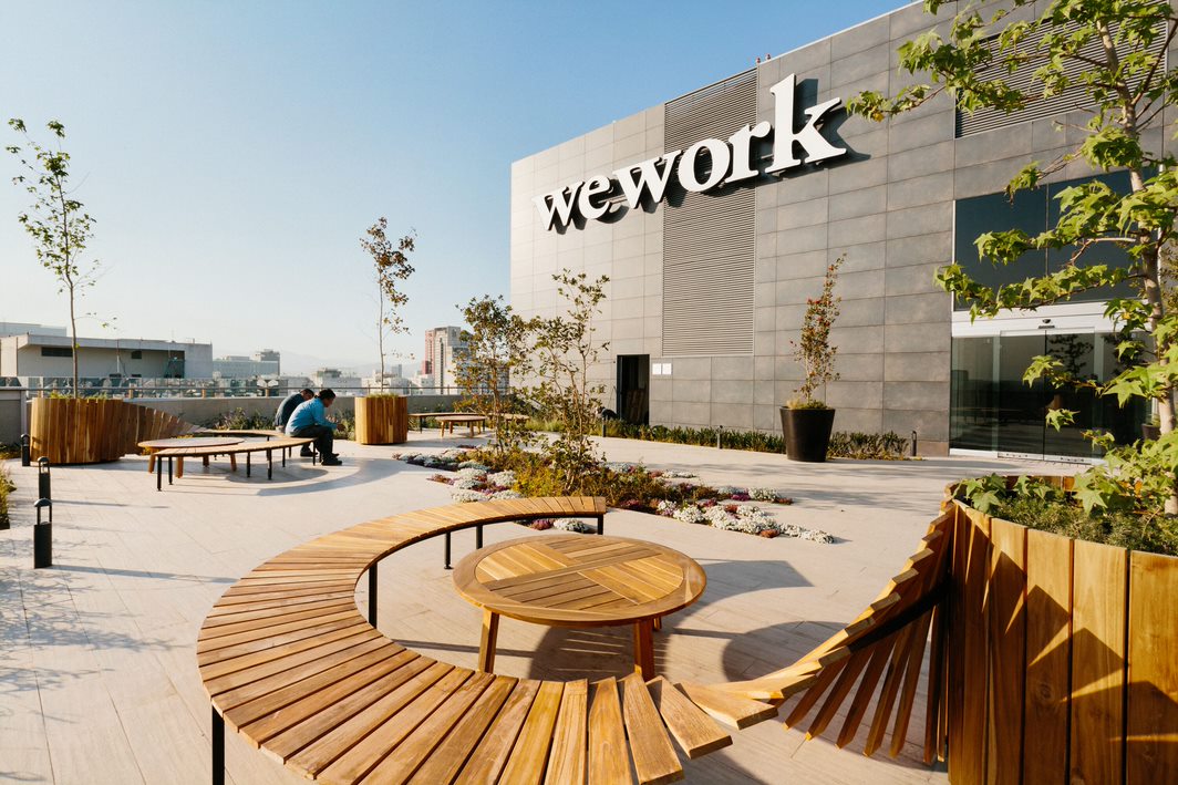 CÓMO SE ESTÁ GESTANDO EL RETORNO SEGURO A LOS ESPACIOS DE TRABAJO WeWork exterior