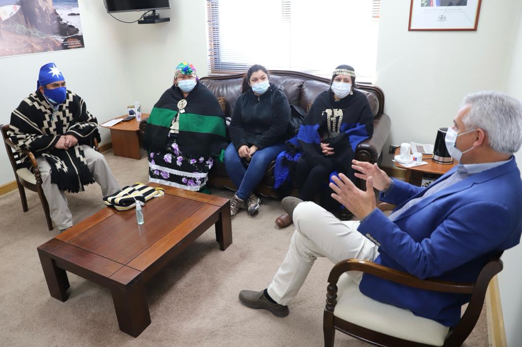 GOBERNADOR REGIONAL RECIBIÓ A MESA REGIONAL INDÍGENA Y EMPATIZÓ CON SU LUCHA Y TRADICIONES 1