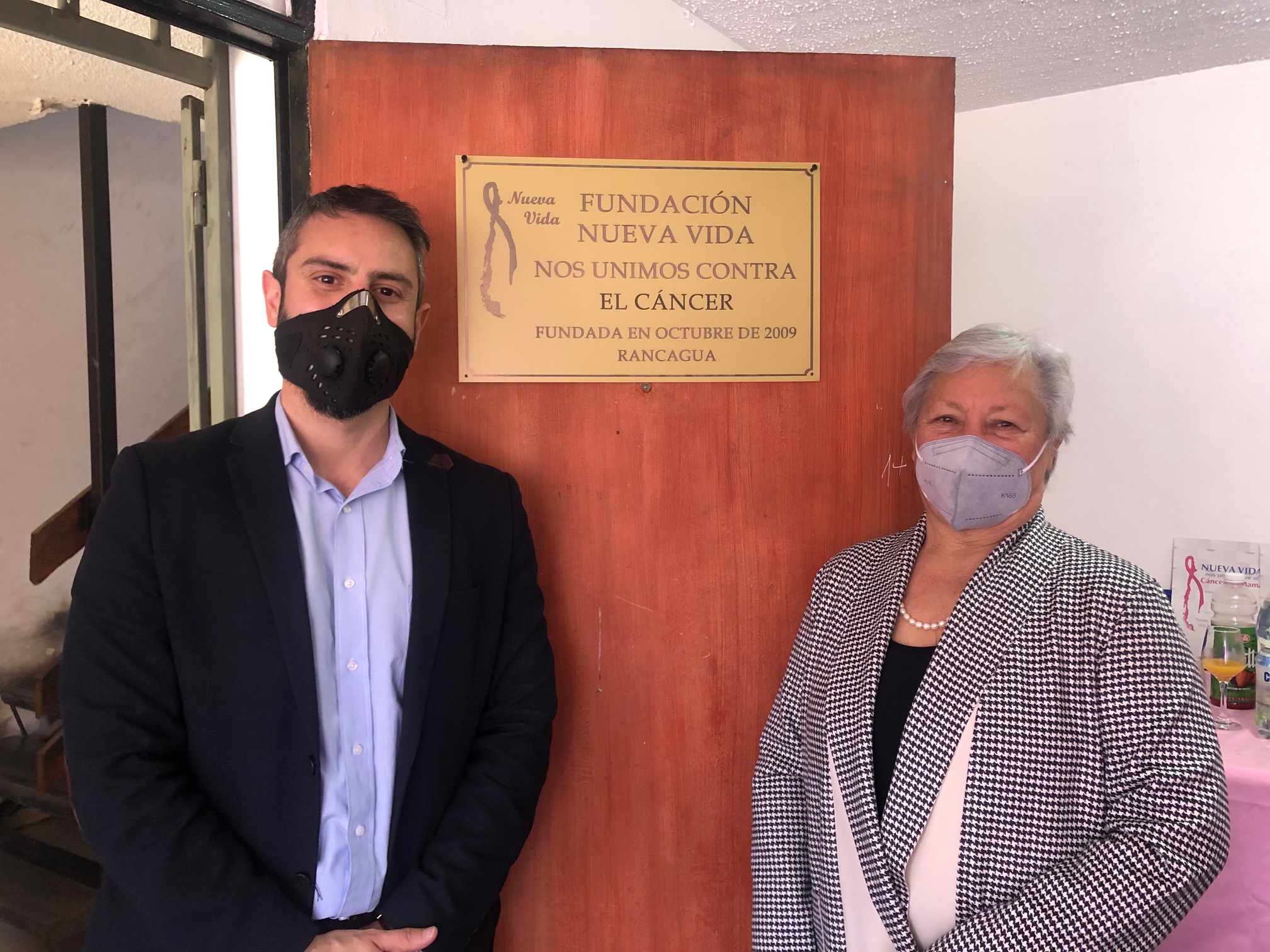 BIENES NACIONALES ENTREGA CONCESIÓN DE INMUEBLE A FUNDACIÓN DE MUJERES CON CÁNCER DE MAMA INMUEBLE SEREMI Y PRESIDENTA FUNDACION