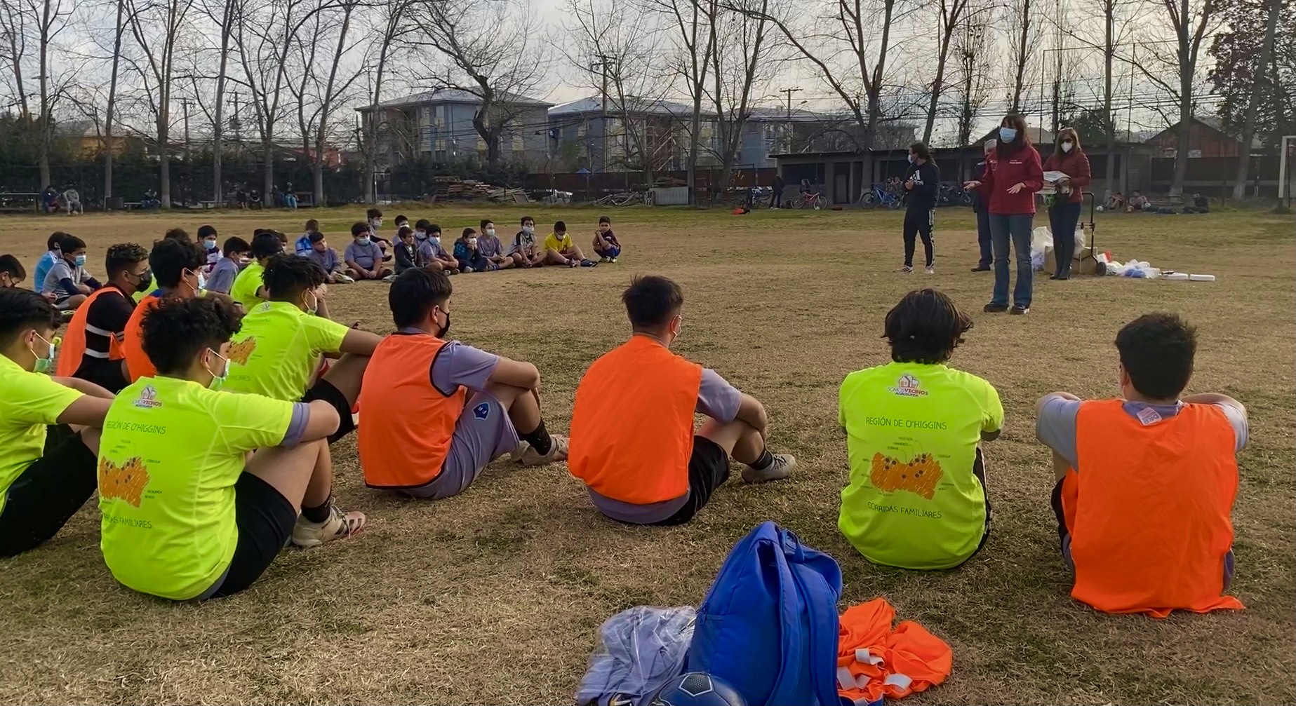 SEREMI DEL TRABAJO VISITA ESCUELAS DE FUTBOL PARA DIFUNDIR CAMPAÑA SOBRE LA ERRADICACIÓN DEL TRABAJO INFANTIL EN LA REGIÓN IMG 9488