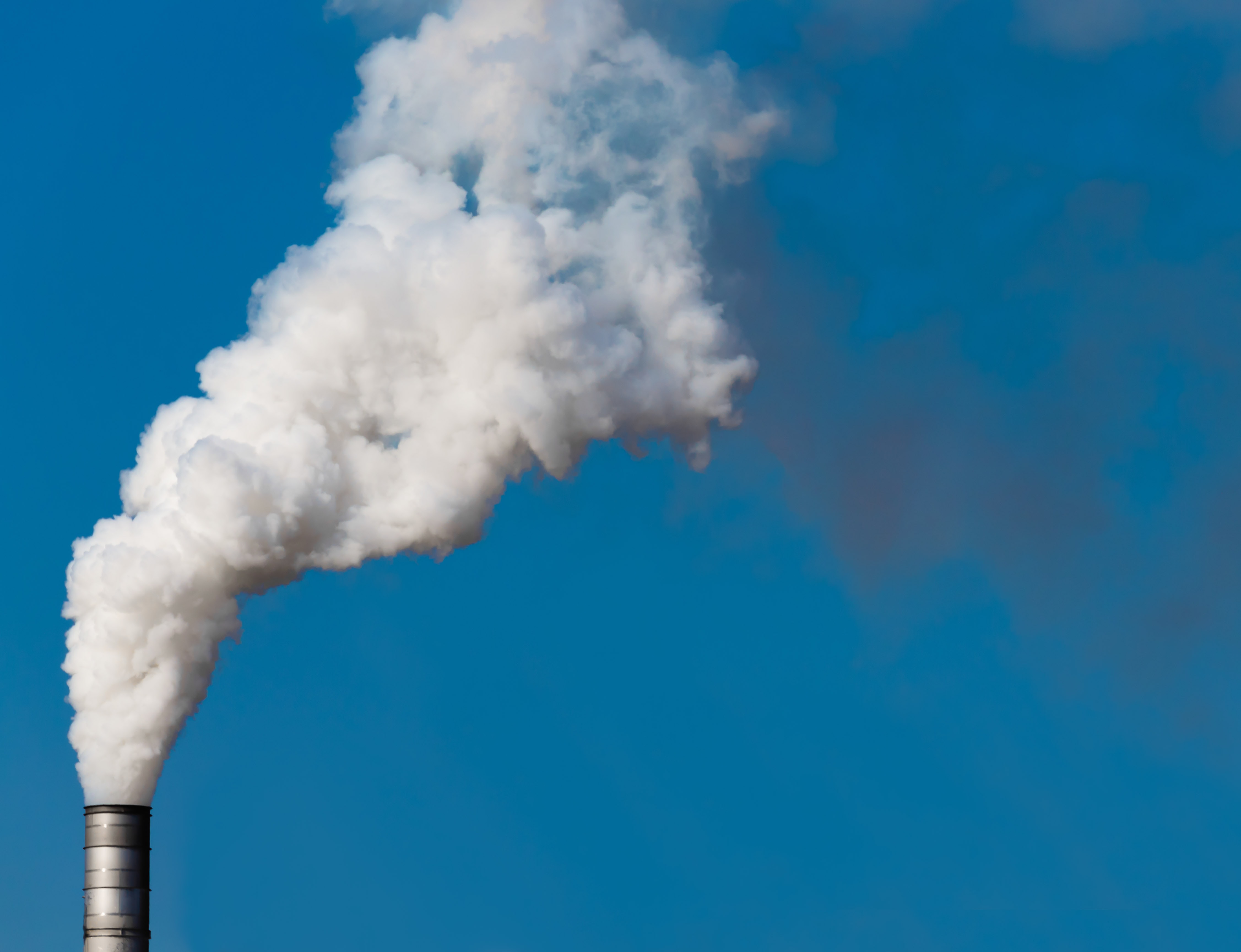 ENCUESTA DE CAMBIO CLIMÁTICO 76 APOYA ADELANTAR CIERRE DE TERMOELÉCTRICAS PREVISTO PARA EL 2040