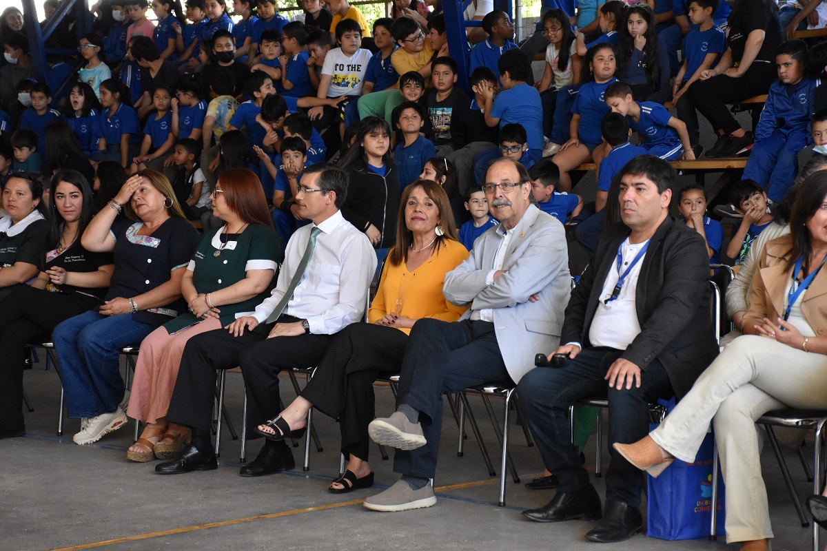 SLEP COLCHAGUA ENTREGÓ EQUIPAMIENTO TECNOLÓGICO A COLEGIO VILLA CENTINELA EN EL DÍA DE LA EDUCACIÓN PÚBLICA 3