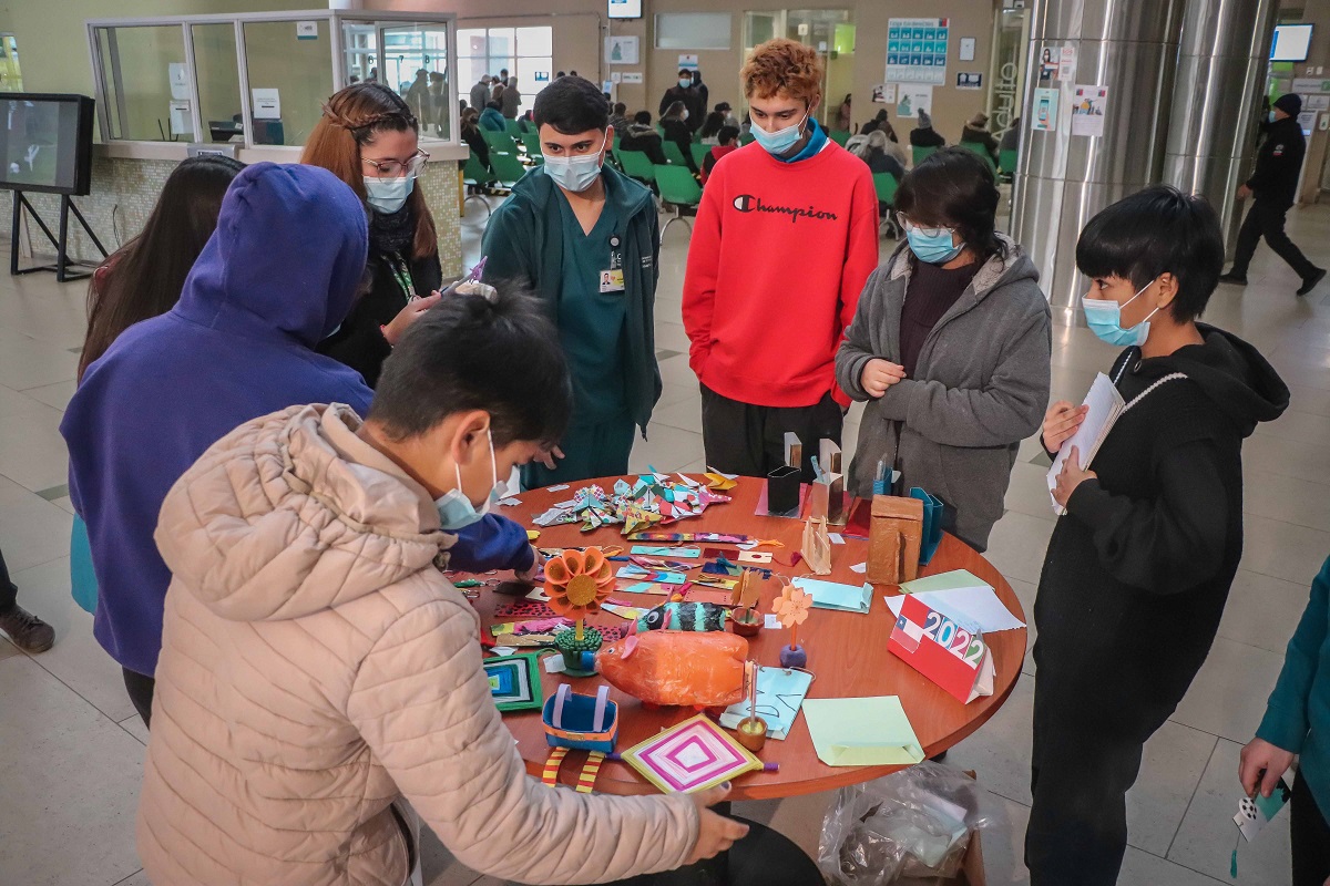 Pacientes del Hospital Regional lideran bazar con artesanías terapéuticas 1