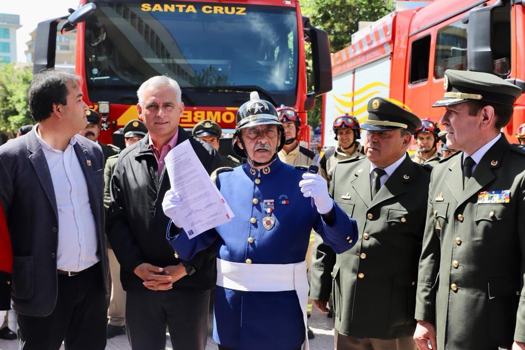 Gobernador Pablo Silva Amaya hizo entrega de cuatro carros bomba a Bomberos de OHiggins IMG 7842