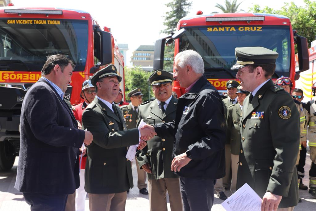 Gobernador Pablo Silva Amaya hizo entrega de cuatro carros bomba a Bomberos de OHiggins IMG 7835