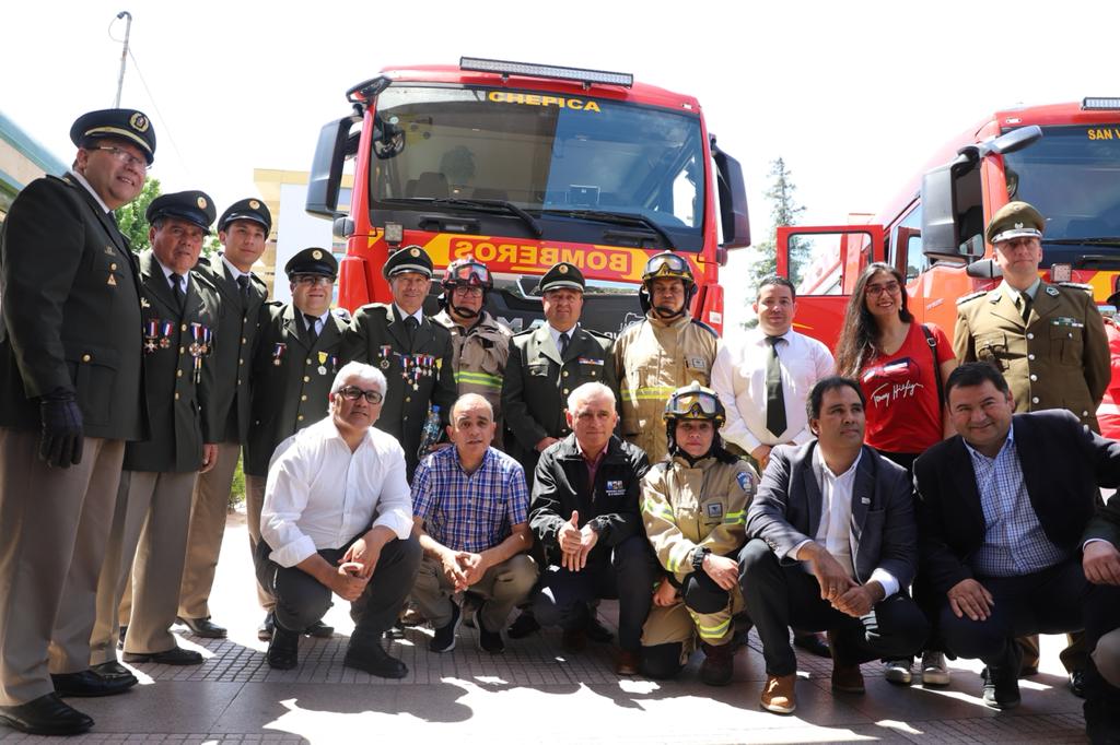 Gobernador Pablo Silva Amaya hizo entrega de cuatro carros bomba a Bomberos de OHiggins IMG 7829