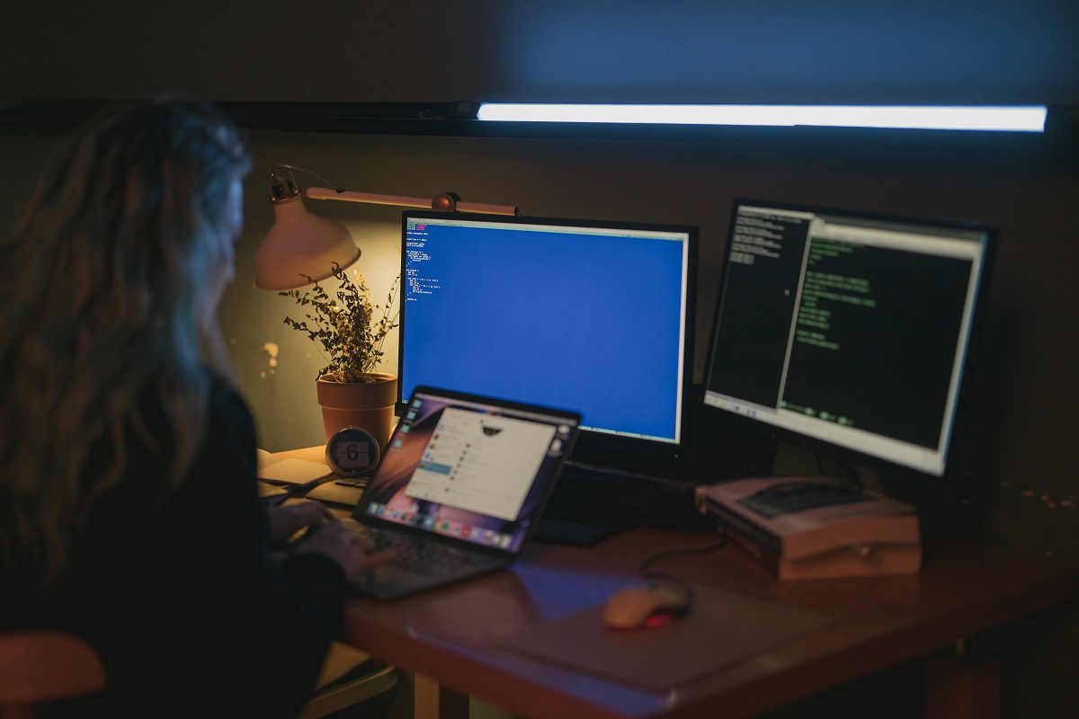 Déficit de profesionales TI bajos presupuestos y aumento de ciberataques pone a Chile en desventaja frente a los hackers