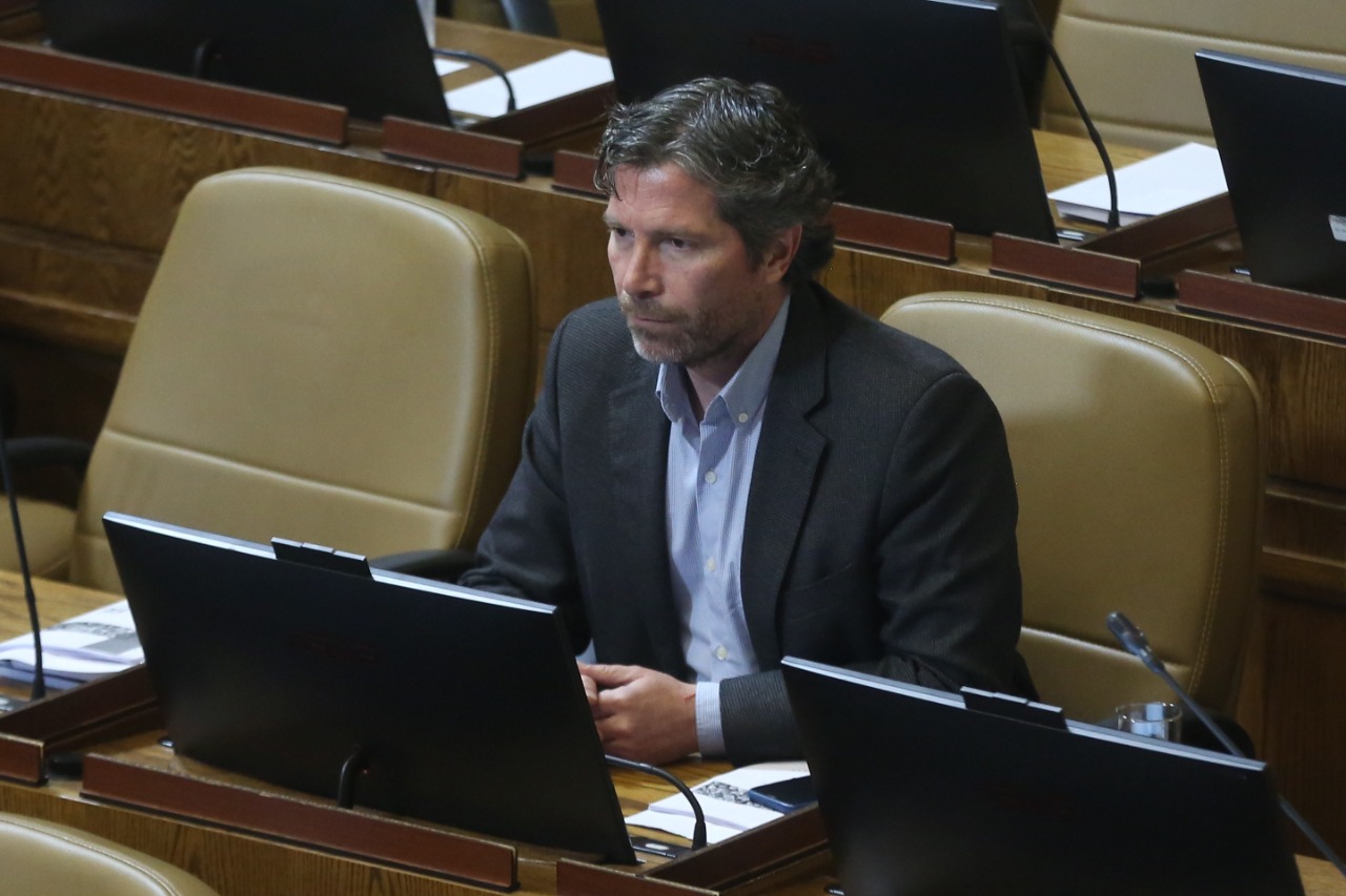 DIPUTADO CORNEJO SOLICITA AL GOBIERNO IDENTIFICAR Y ENVIAR CARTAS CERTIFICADAS A BENEFICIARIOS DE LA PGU QUE AÚN NO POSTULAN O NO RECIBEN EL PAGO