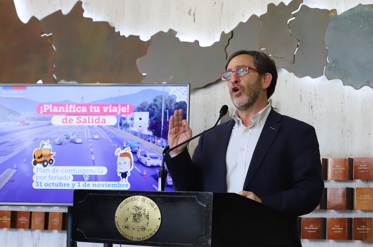 MINISTRO GARCÍA DA A CONOCER PLAN DE CONTINGENCIA EN CARRETERAS ANTE MASIVA SALIDA DE MÁS DE 540 MIL VEHÍCULOS MOP CARAB PLAN FIN DE SEMANA LARGO 31 OCT 1NOV 1