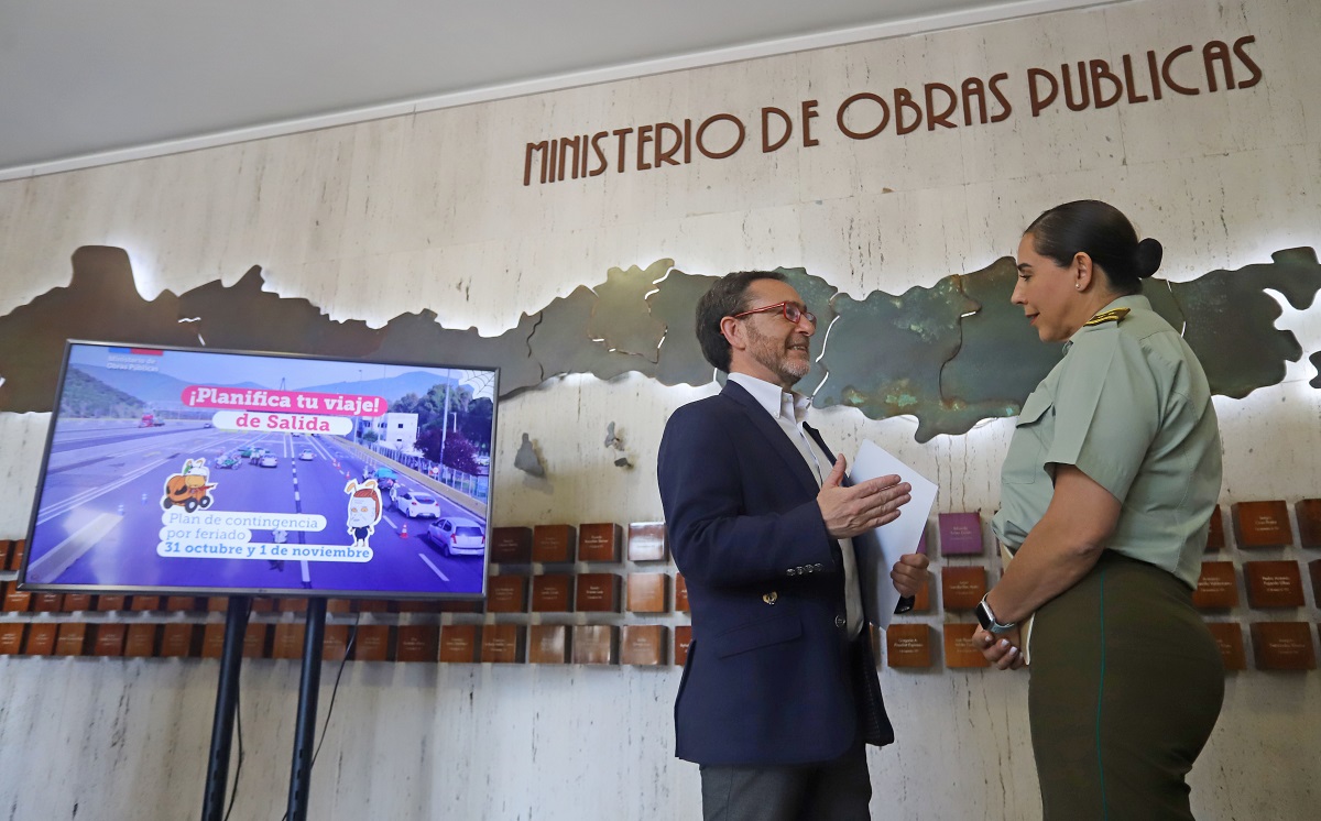 MINISTRO GARCÍA DA A CONOCER PLAN DE CONTINGENCIA EN CARRETERAS ANTE MASIVA SALIDA DE MÁS DE 540 MIL VEHÍCULOS MOP CARAB PLAN FIN DE SEMANA LARGO 31 OCT 1NOV 3