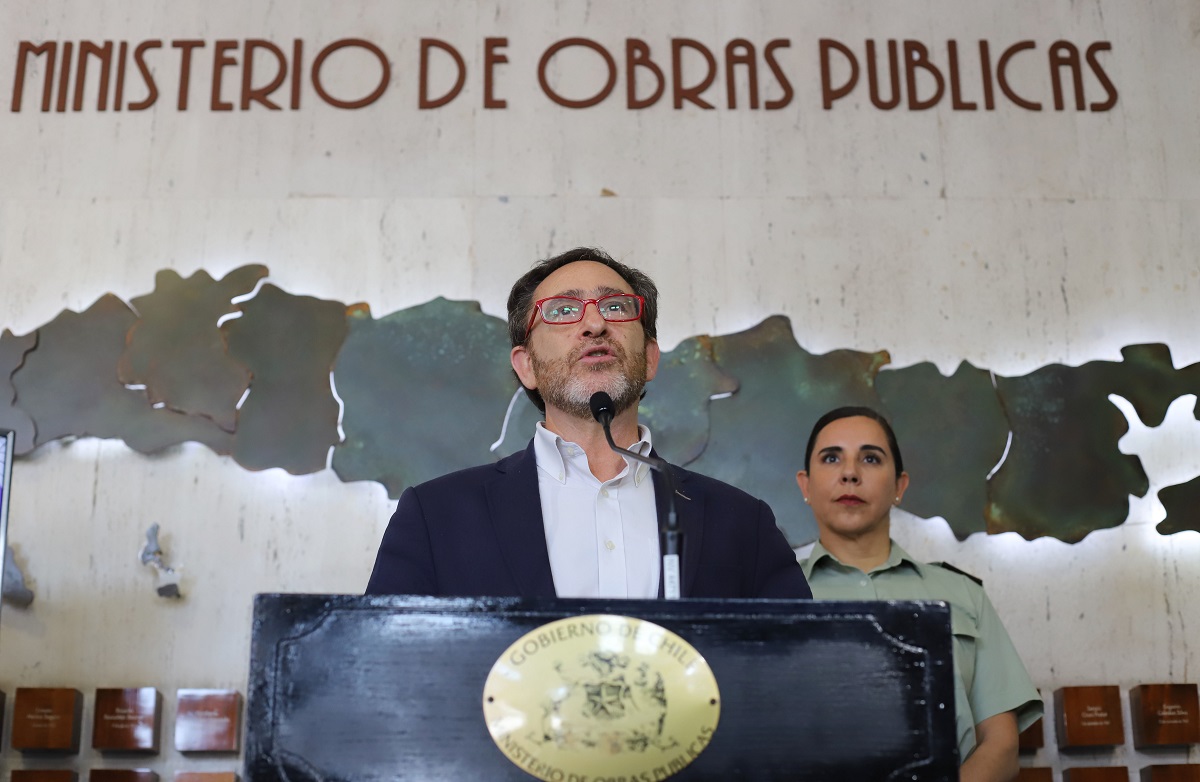 MINISTRO GARCÍA DA A CONOCER PLAN DE CONTINGENCIA EN CARRETERAS ANTE MASIVA SALIDA DE MÁS DE 540 MIL VEHÍCULOS MOP CARAB PLAN FIN DE SEMANA LARGO 31 OCT 1NOV 2