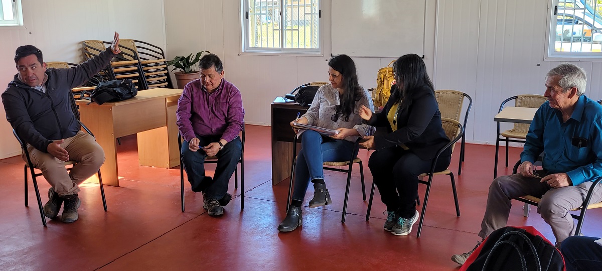 SEREMI MOP OHIGGINS INFORMA A JUNTA DE VECINOS DE LAS PEÑAS AVANCE DE TRABAJOS DE PAVIMENTACIÓN DE LA RUTA I 45 ETAPA II 1