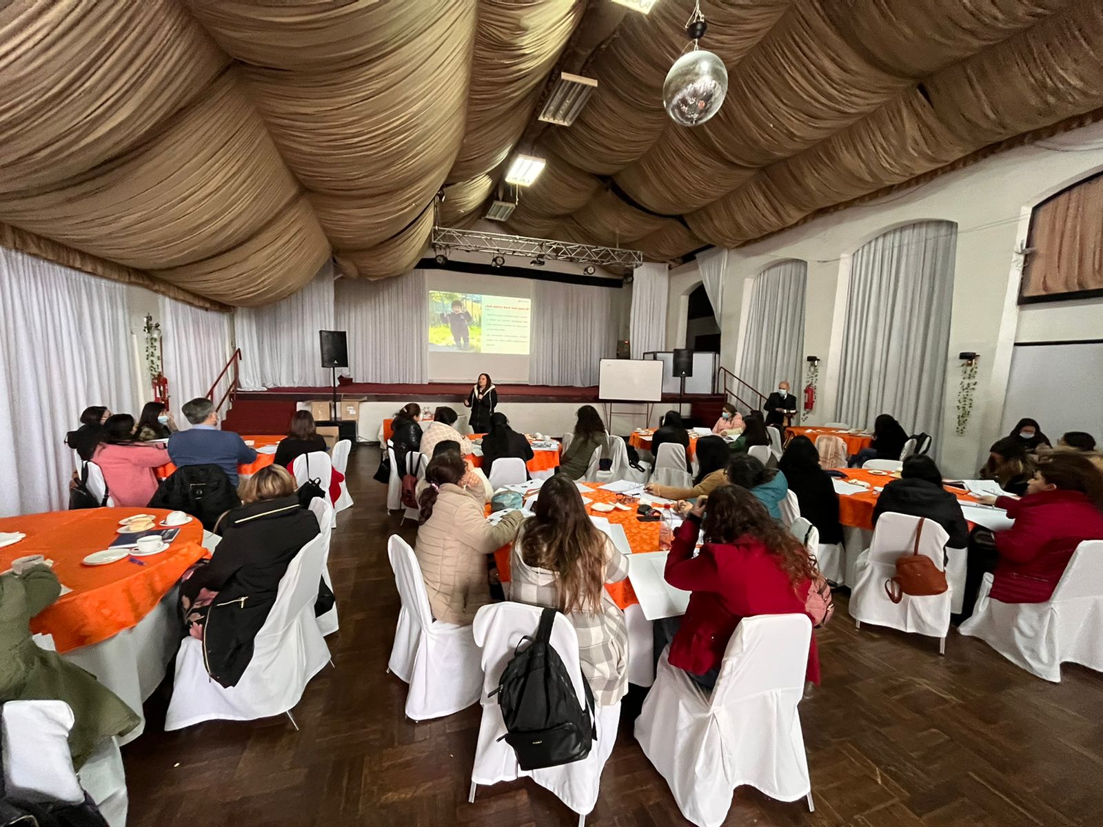 EDUCADORAS Y TÉCNICOS EN PÁRVULOS DE LA REGIÓN DE OHIGGINS SE CAPACITAN PARA MEJORAR LAS OPORTUNIDADES DE APRENDIZAJE DE NIÑAS Y NIÑOS 1