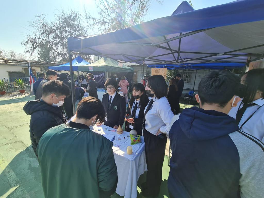 ESTUDIANTES REALIZARON FERIA DE INNOVACIÓN Y DESARROLLO EN COLEGIO TECNOLÓGICO PULMAHUE DE RANCAGUA Estudiantes realizaron Feria de Innovación y Desarrollo