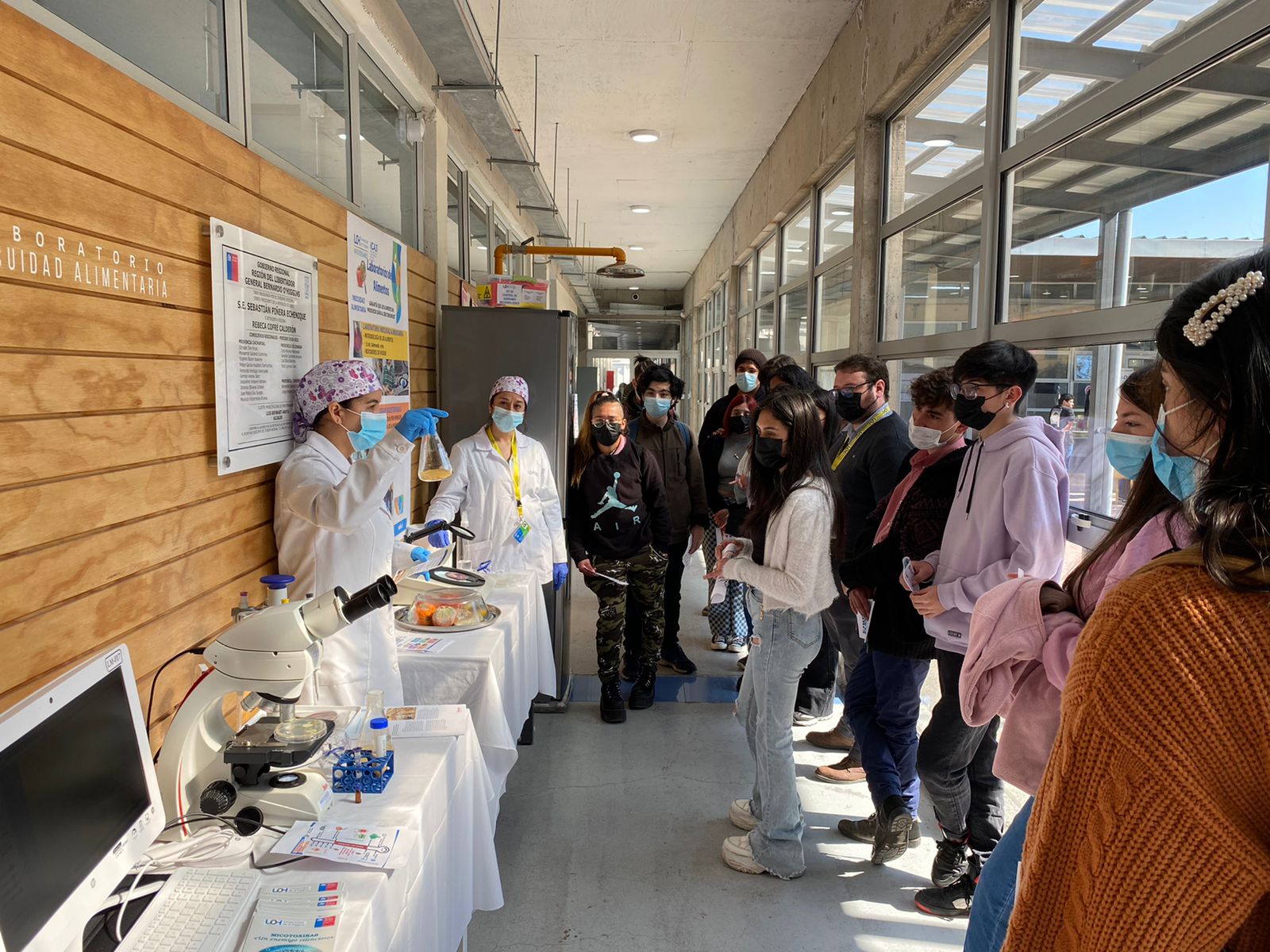 ESTUDIANTES DE LA REGIÓN CONOCEN LABORATORIOS DE INOCUIDAD ALIMENTARIA Y DE MICOTOXINAS DE LA UOH Foto 1