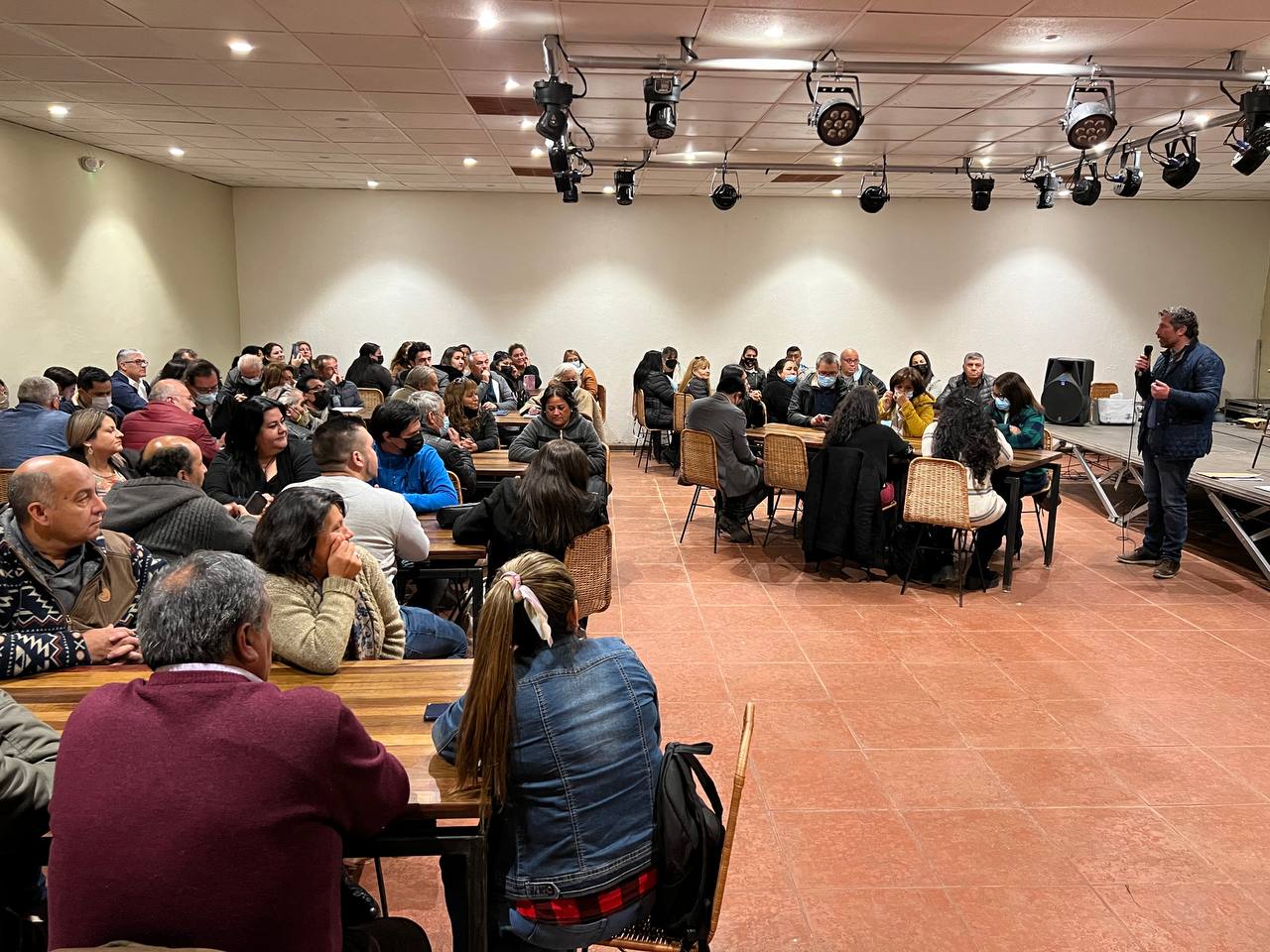 DIPUTADO CORNEJO SE REÚNE CON MÁS DE 80 DIRIGENTES Y LÍDERES TERRITORIALES DE OHIGGINS PARA CONOCER SU OPINIÓN SOBRE EL PRÓXIMO PROCESO CONSTITUCIONAL CORNEJO DIRIGENTES1