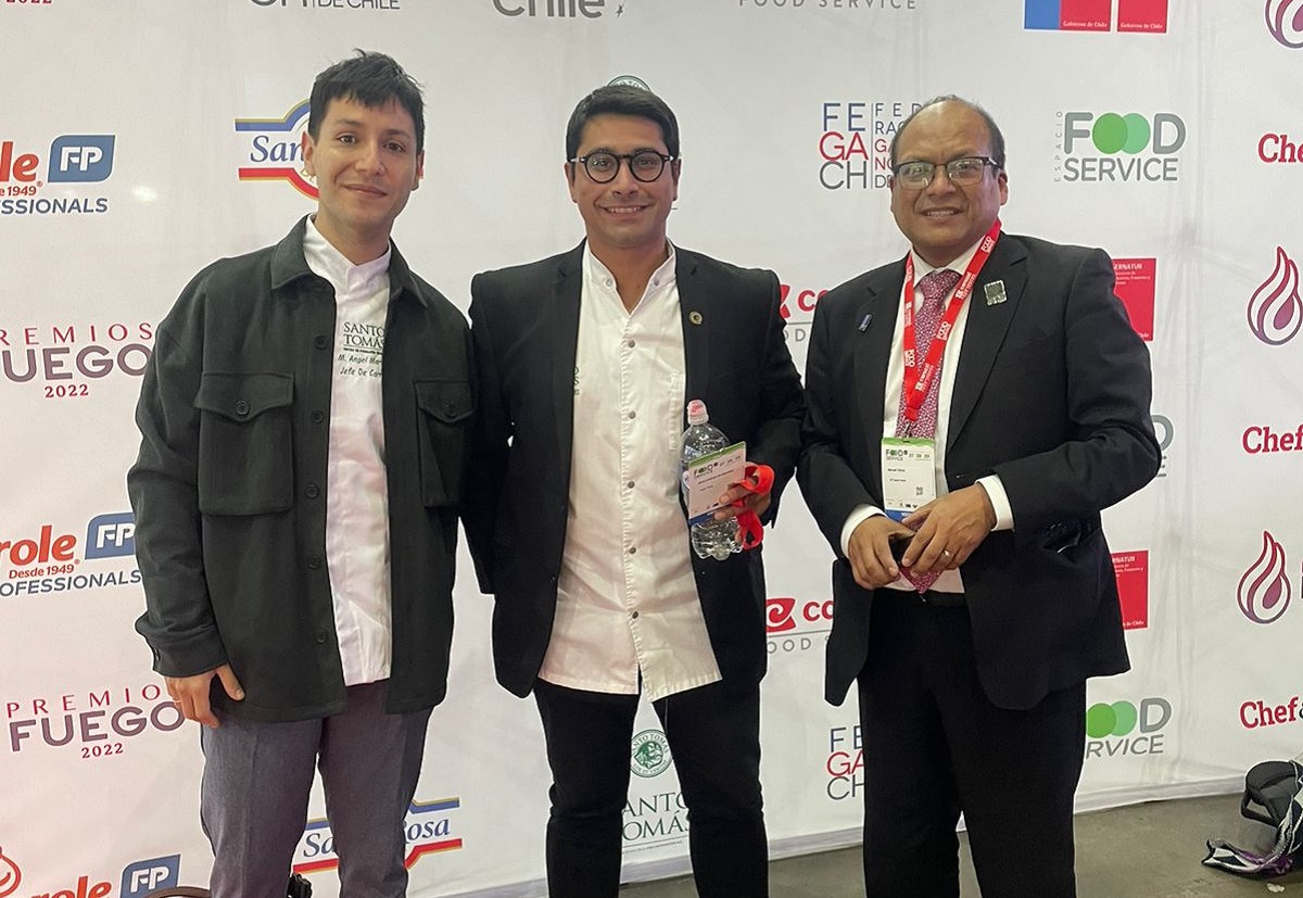 EL PREMIO APORTE REGIONAL A LA COCINA CHILENA SE QUEDÓ EN OHIGGINS Equipo Gastronomia Santo Tomas Premios Fuego