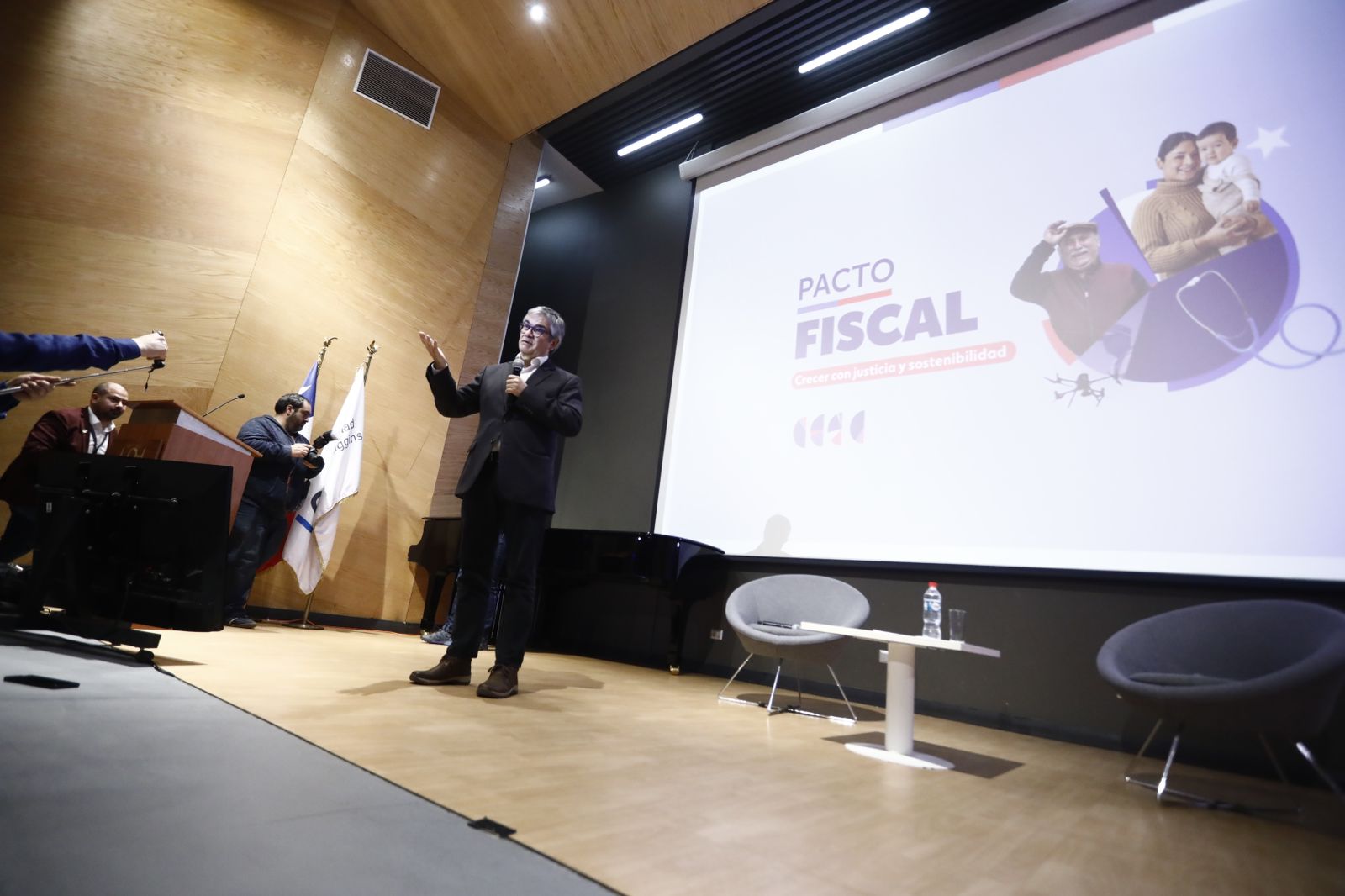 GOBIERNO EN TERRENO MINISTROS MARCEL Y JARA INICIAN GIRA POR SIETE REGIONES PARA DAR A CONOCER ALCANCES Y BENEFICIOS DEL PACTO FISCAL Y REFORMA DE PENSIONES 5