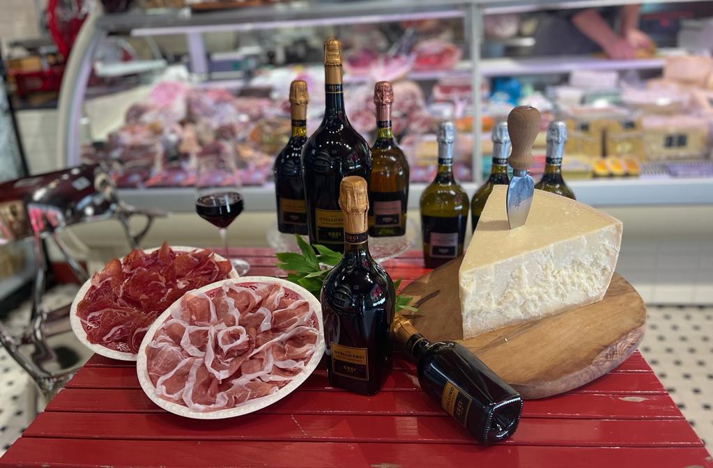 LAMBRUSCO EL ESPUMOSO TINTO ITALIANO PENSADO PARA CELEBRAR Y COMER 01 copa lambrusco 3