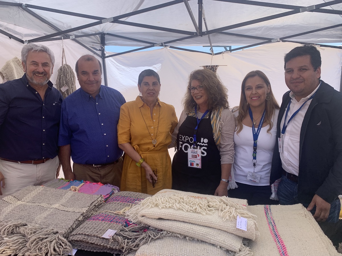 SUBSECRETARIA DE LA NIÑEZ VISITÓ INSTALACIONES DE SALA HEPI CRIANZA MAR Y TIERRA DE PAREDONES Subsecretaria Pizarro visitó Expo Fosis Bucalemu