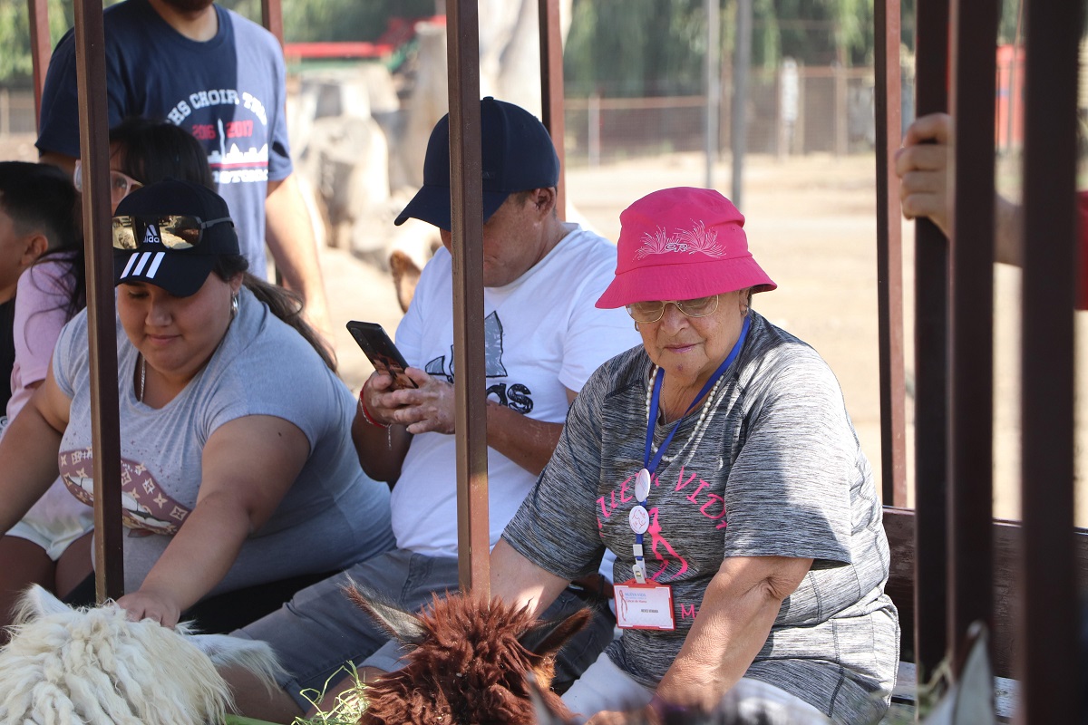 PACIENTES ONCOLÓGICOS DEL HRLBO RECIBEN TERAPIA ASISTIDA EN EL PARQUE SAFARI DE RANCAGUA 2A