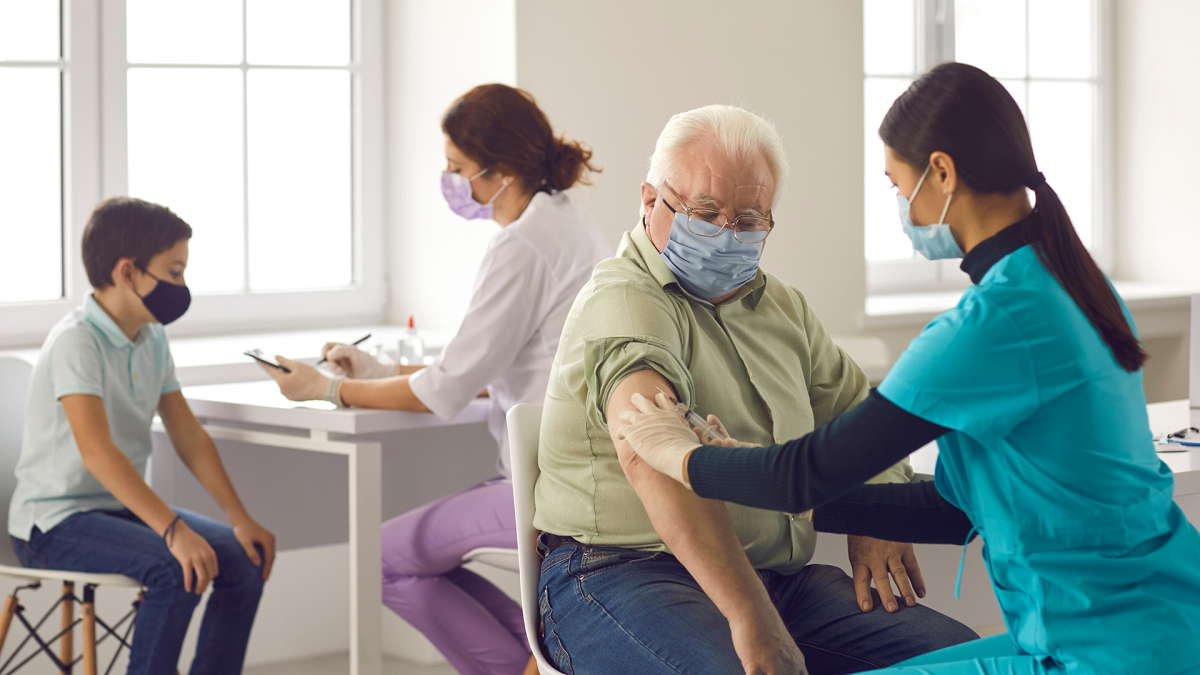 REBROTE INMINENTE DE INFLUENZA SE PROYECTA PARA FINALES DE JULIO LA VACUNA ES UNA DE LAS MEDIDAS MÁS EFICIENTES PARA EVITAR SÍNTOMAS GRAVES. 1