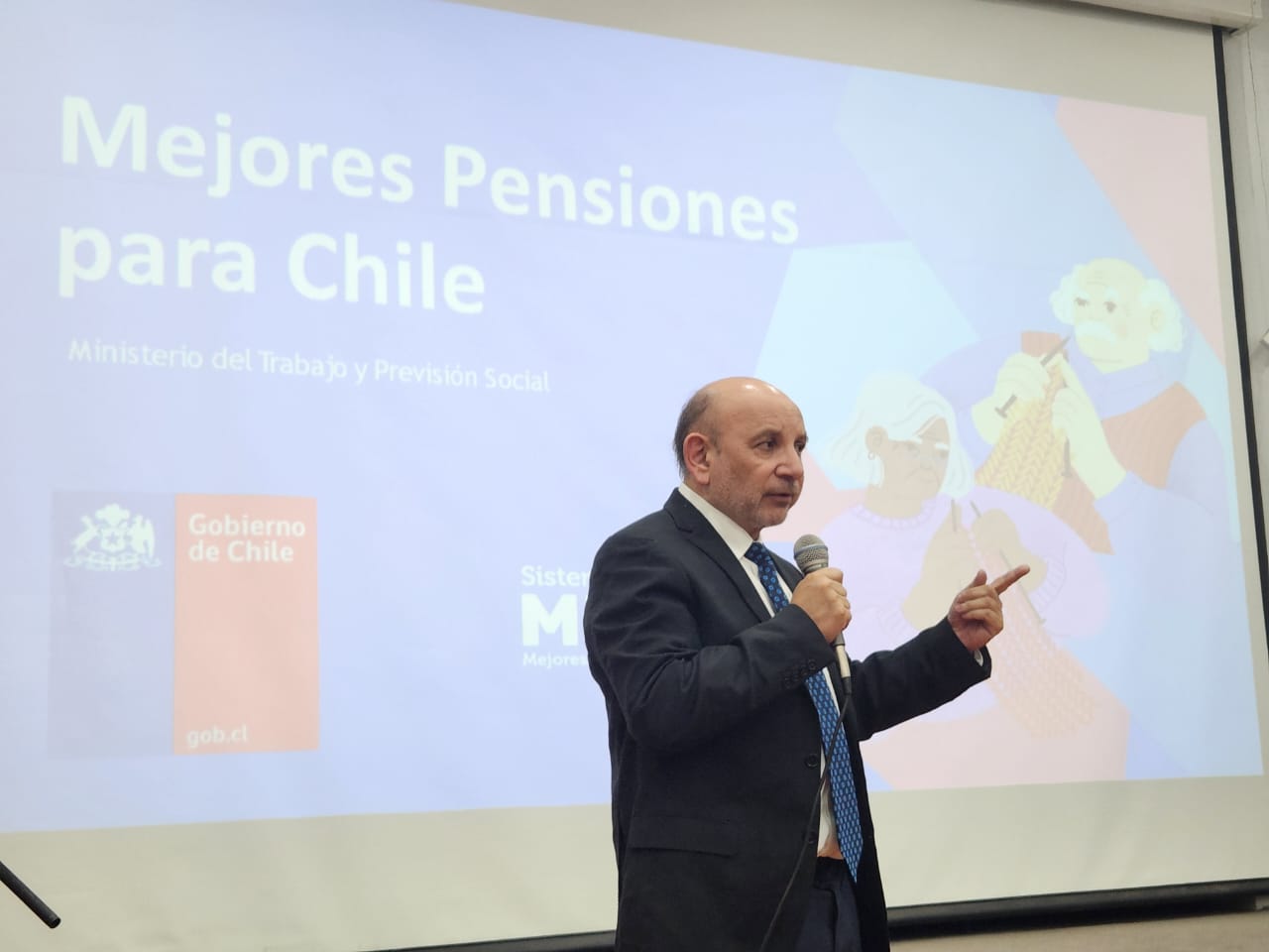 SENADOR JUAN LUIS CASTRO Y SEREMI DEL TRABAJO LIDERAN CONVERSATORIO SOBRE REFORMA PREVISIONAL Y LLAMAN A UN GRAN ACUERDO NACIONAL PARA MEJORAR LAS PENSIONES 3