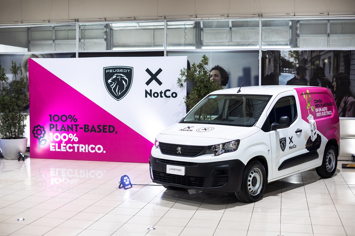 MÁS SUSTENTABLE QUE NUNCA NOTCO FIRMA ALIANZA ESTRATÉGICA CON PEUGEOT PARA CONTAR CON VEHÍCULOS 100 ELÉCTRICOS 1