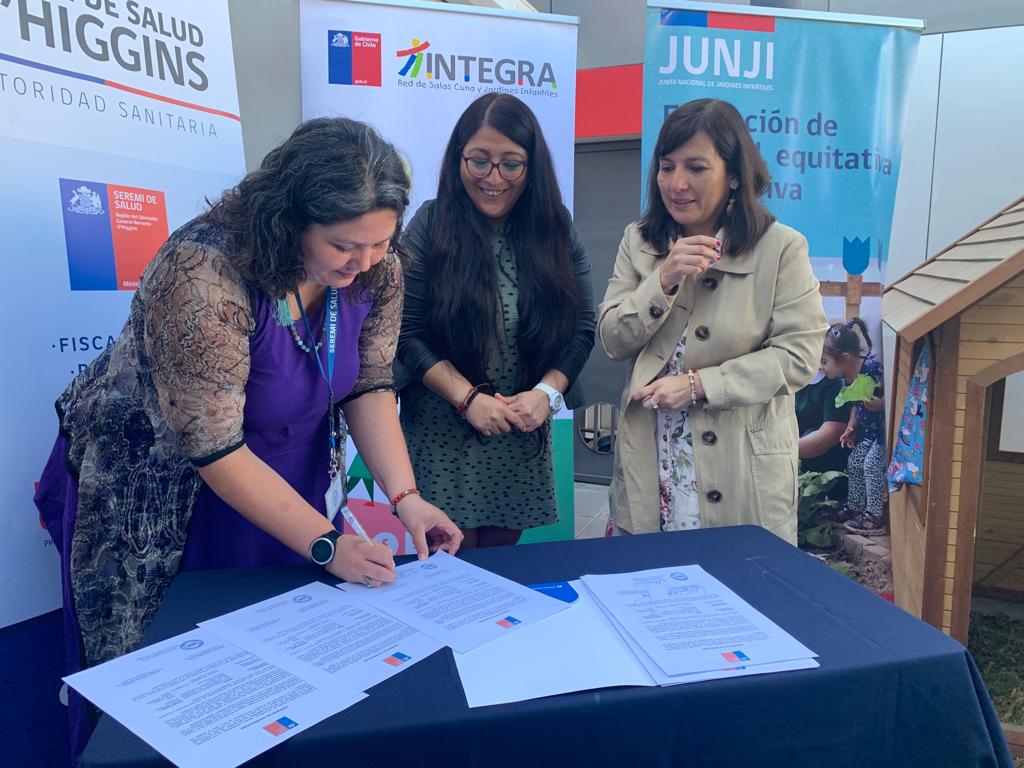 SEREMI DE SALUD JUNJI E INTEGRA FIRMAN CONVENIO PARA REALIZAR PROYECTO AIRE NUESTROS NIÑOS Y NIÑAS 2