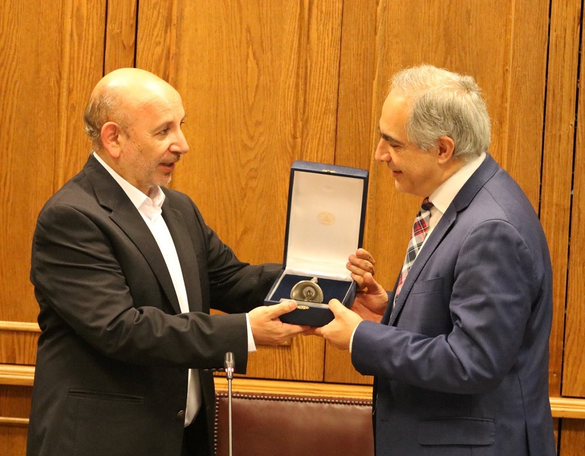 SENADOR JUAN LUIS CASTRO ASUME PRESIDENCIA DE LA COMISIÓN DE SALUD DEL SENADO