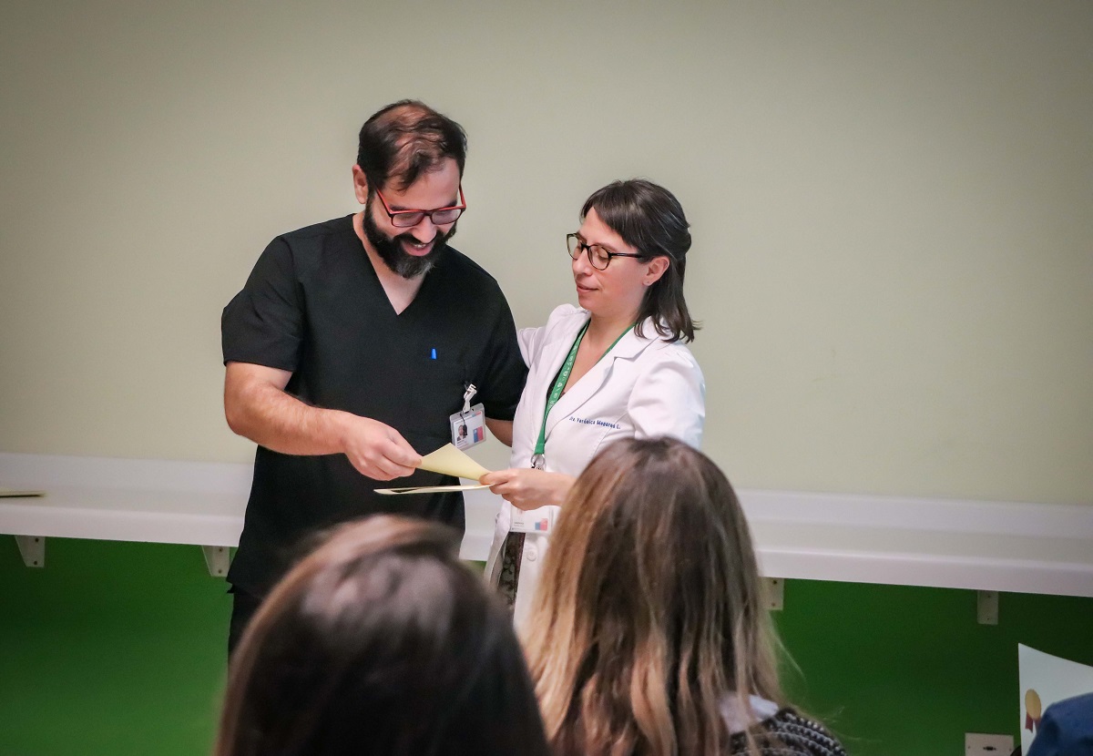 POR SU LIDERAZGO RECONOCEN A FUNCIONARIOS DE UNIDAD DE PACIENTE CRÍTICO DEL HRLBO IMG 8245 copia