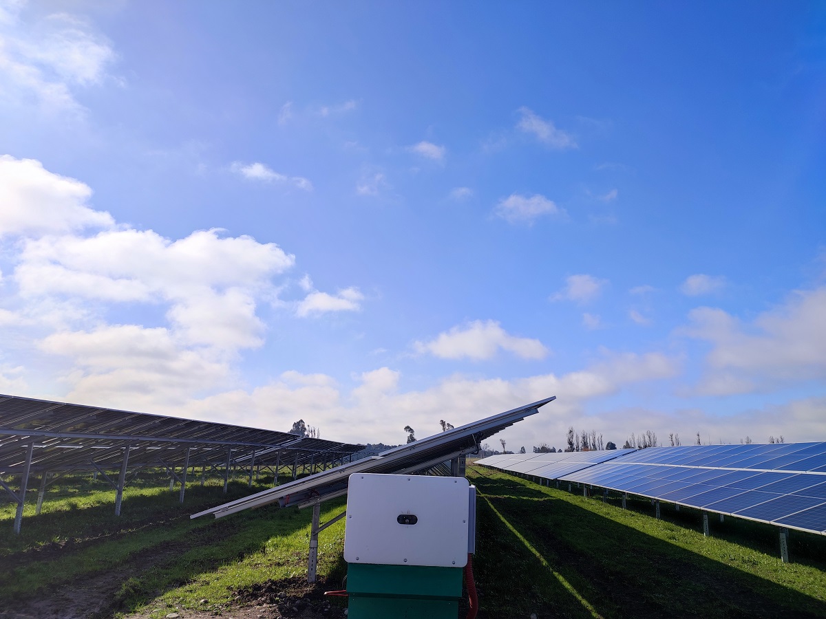 INAUGURAN 1ª PLANTA FOTOVOLTAICA PMGD CON ALMACENAMIENTO DE BATERÍAS DE LITIO CONECTADA A DISTRIBUCIÓN EN CHILE 1