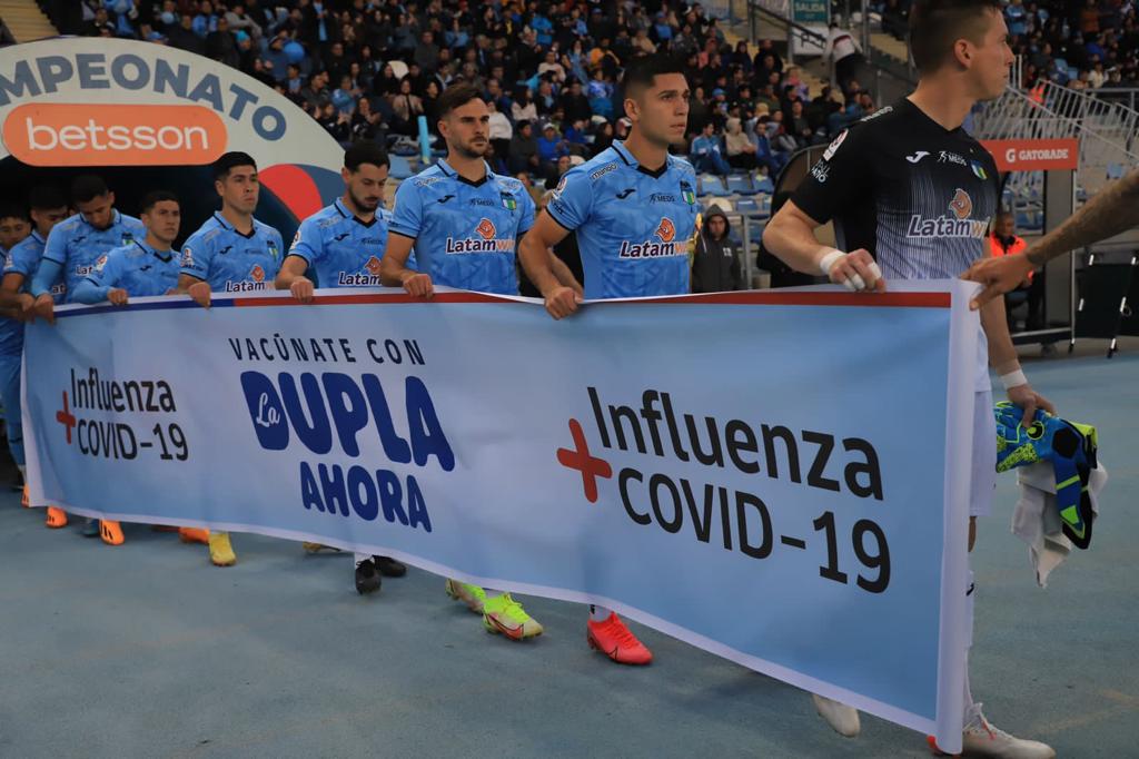 CIENTOS DE HINCHAS CELESTES SE INMUNIZARON CONTRA LA INFLUENZA Y COVID 19 21