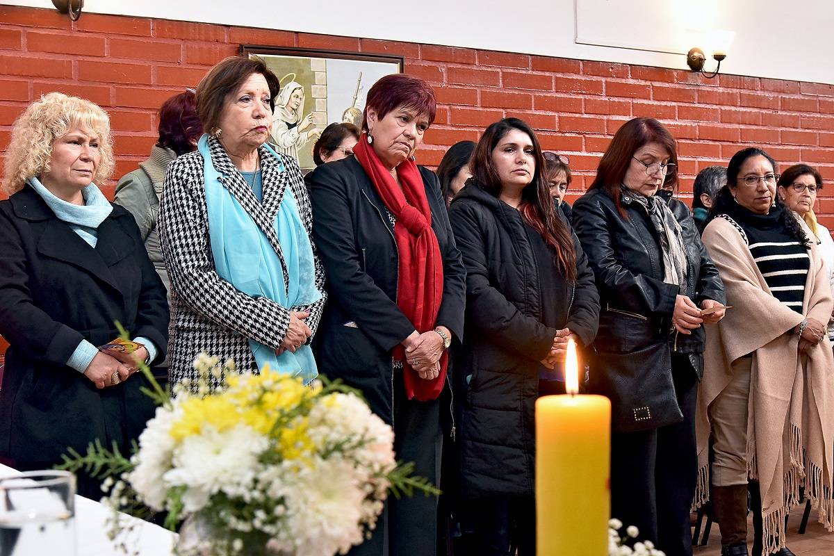 VICARÍA DE PASTORAL SOCIAL CARITAS SUBSECRETARÍA DE LA MUJER Y EQUIDAD DE GÉNERO JUNTO A TRABAJADORAS DE CASA PARTICULAR INICIAN MES DEL TRABAJO 2
